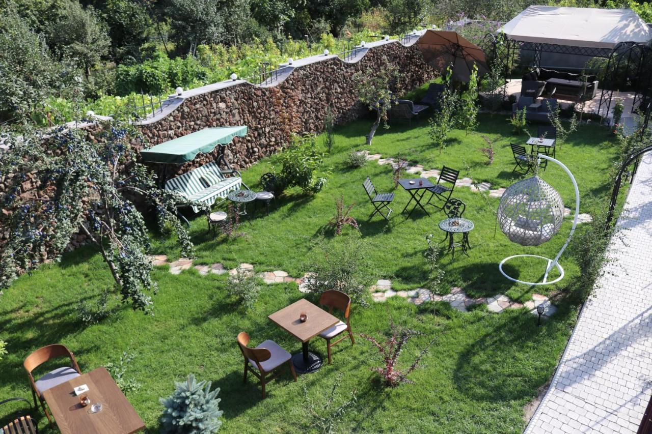 Redroof Country House Hotel Горис Экстерьер фото