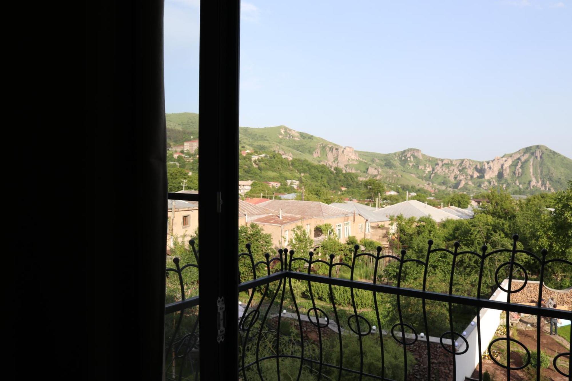 Redroof Country House Hotel Горис Экстерьер фото
