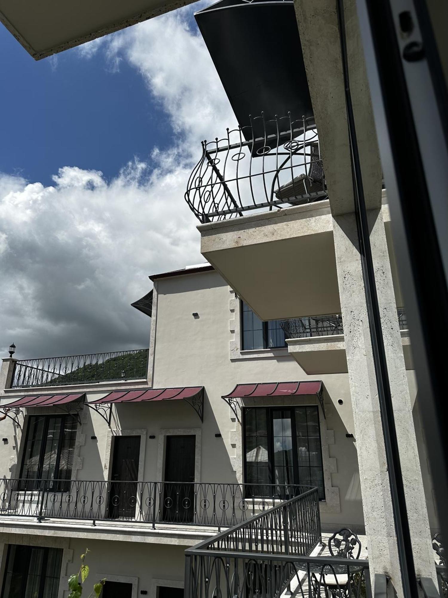 Redroof Country House Hotel Горис Экстерьер фото