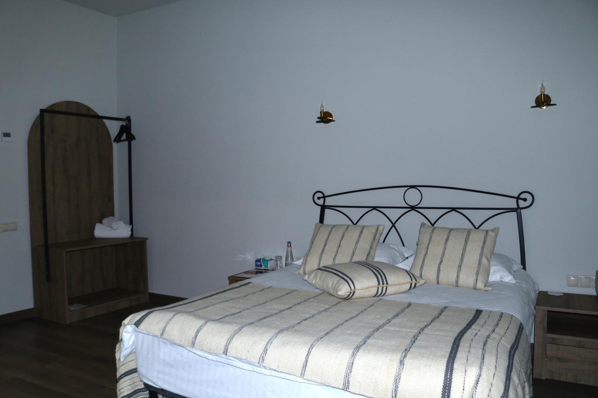 Redroof Country House Hotel Горис Экстерьер фото